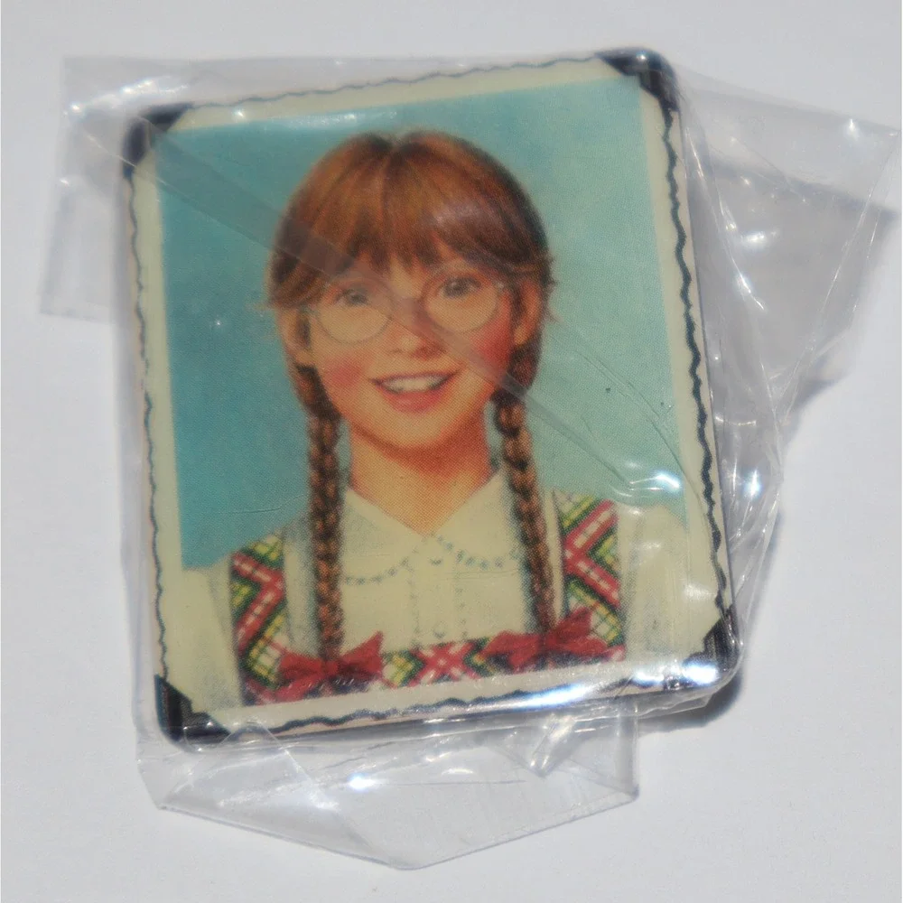 American Girl Hallmark 2003 Circle of Smiles 8 PC Pin Set NEW VINTAGE